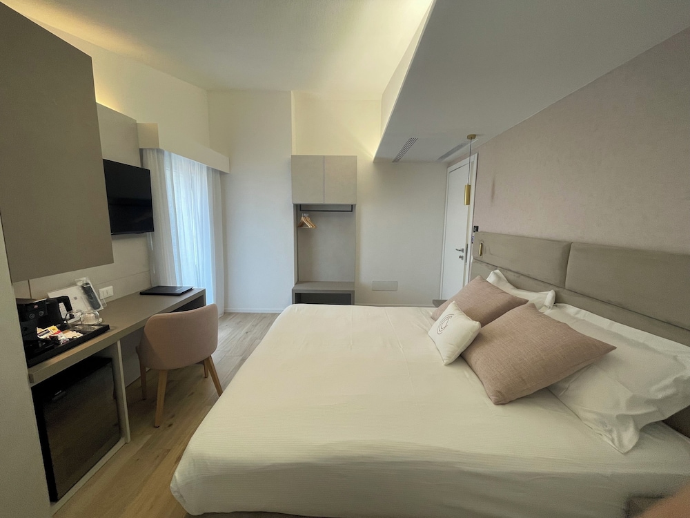 Deluxe Double or Twin Room, Balcony, City View