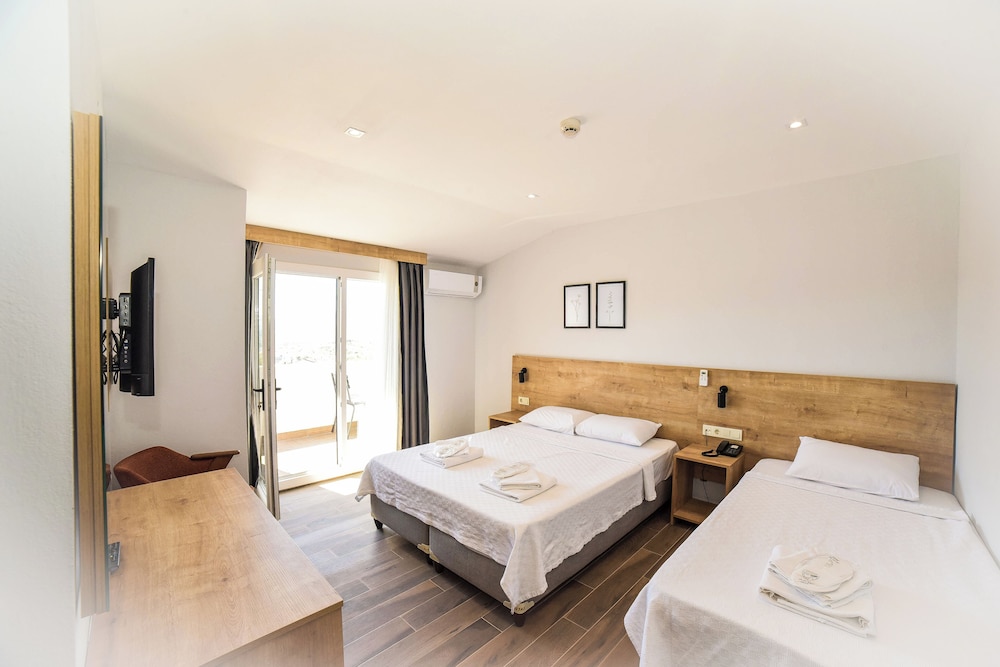 Standard Triple Room, Balcony - Photo 1