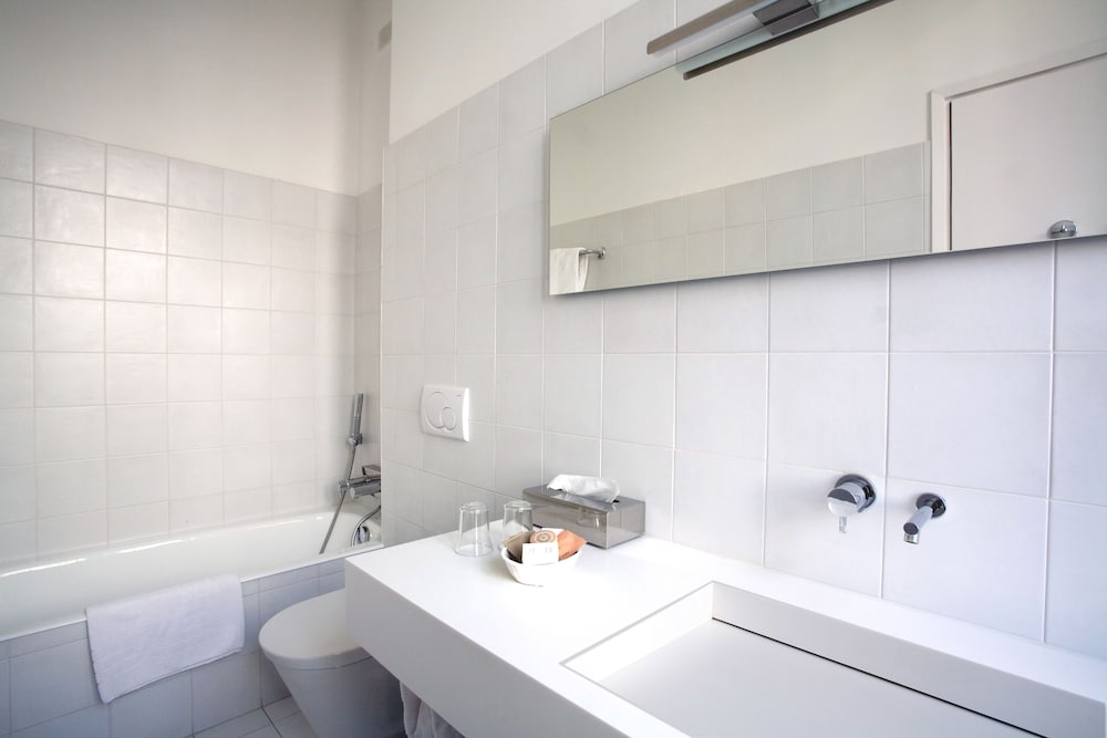 Standard Twin Room - Photo 6