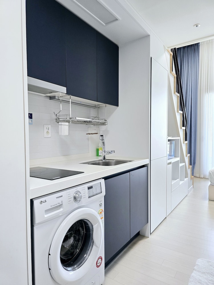 Basic Double Room, 1 Double Bed, Non Smoking, City View photo 3