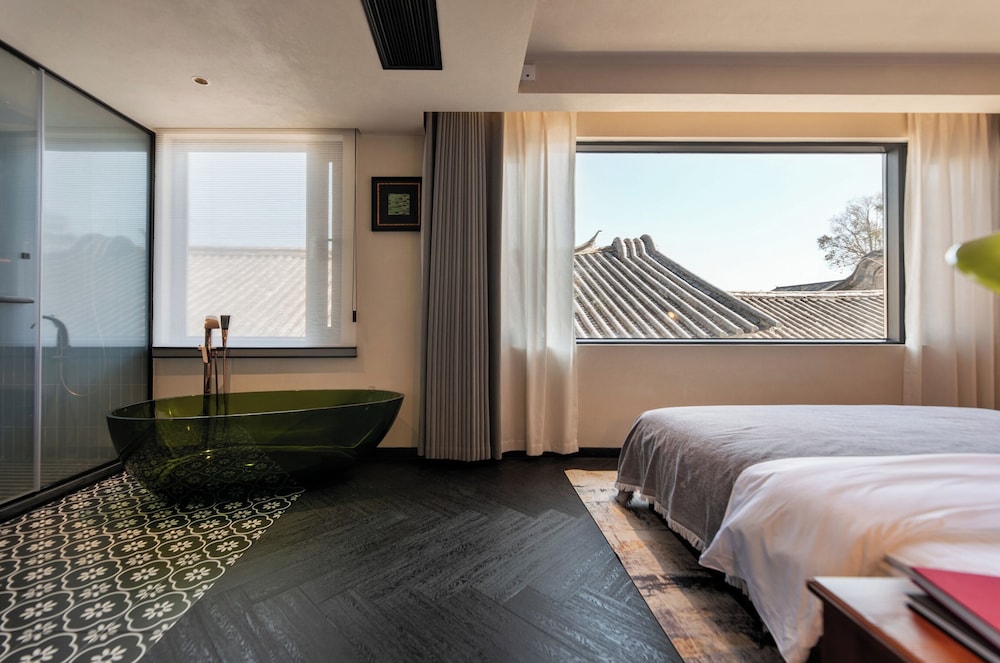 Luxury Suite, Park View