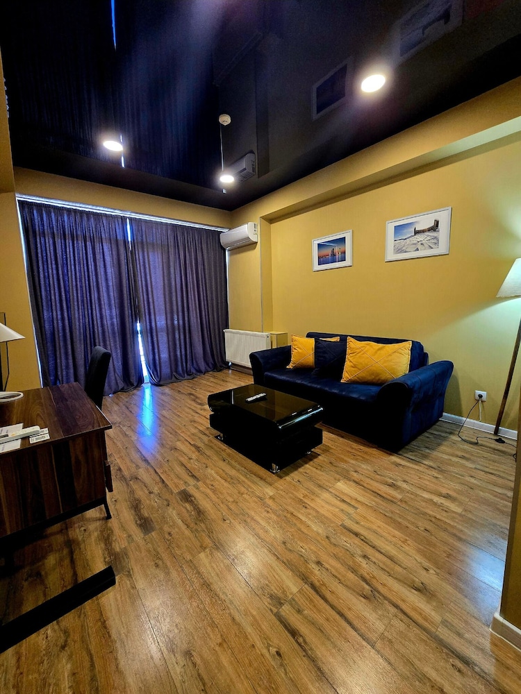 Deluxe Suite - Photo 10