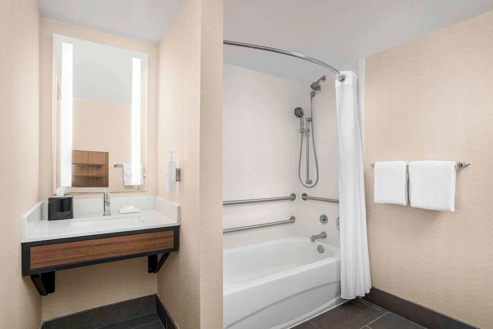 Standard Room, 2 Queen Beds, Accessible - Photo 3