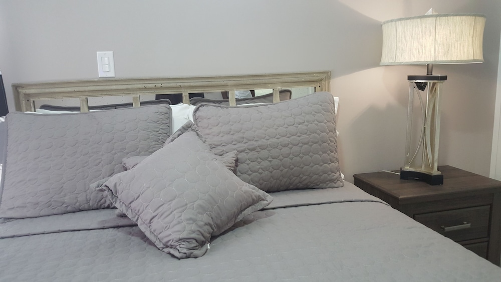 Exclusive Apartment, 1 Bedroom, Kitchen, Mountain View photo 3