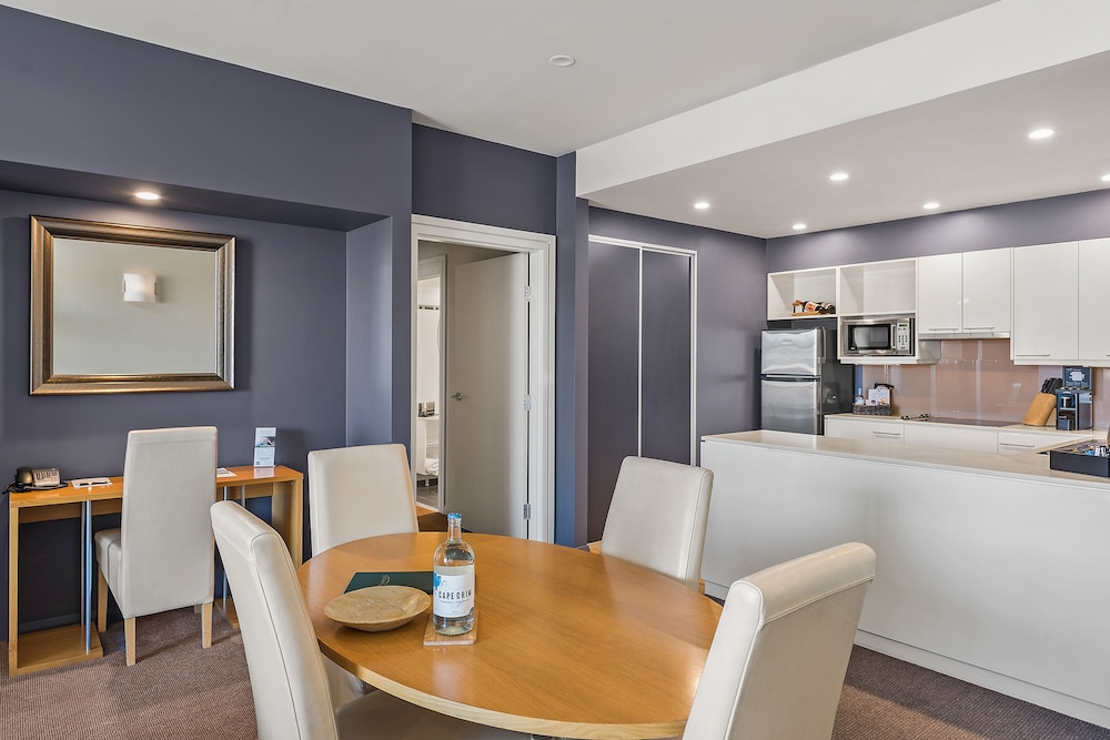 Executive Suite, City View
