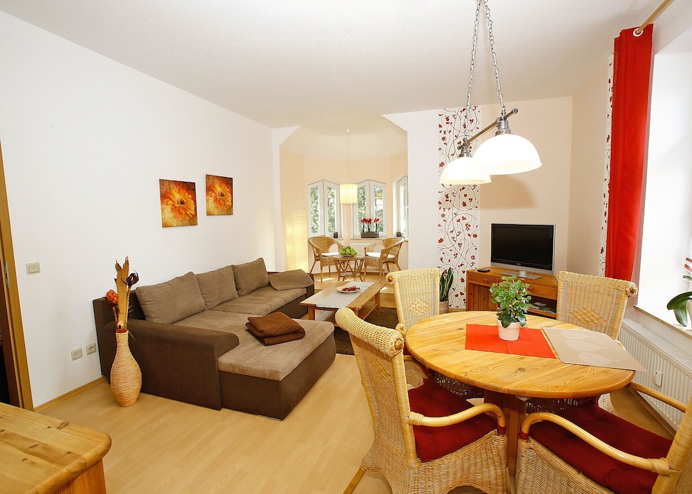 Apartment photo 2