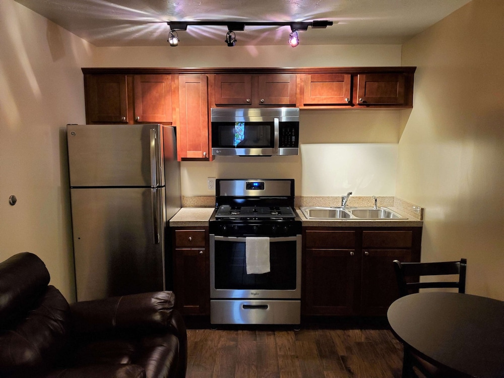 Family Suite (Not Pet Friendly) photo 1