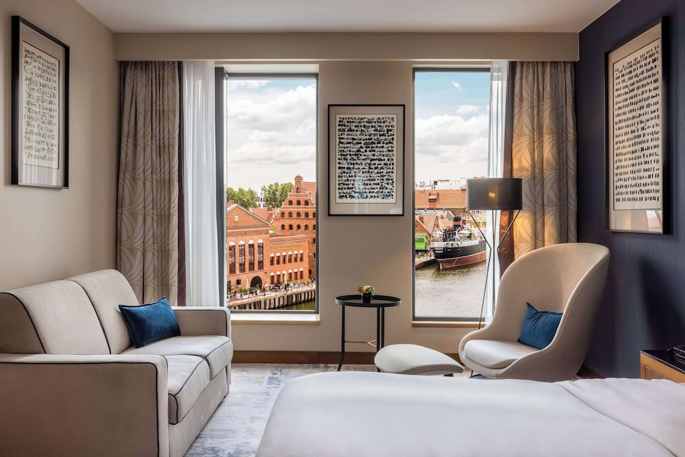 Deluxe Room, 1 King Bed with Sofa bed, River View - Photo 3