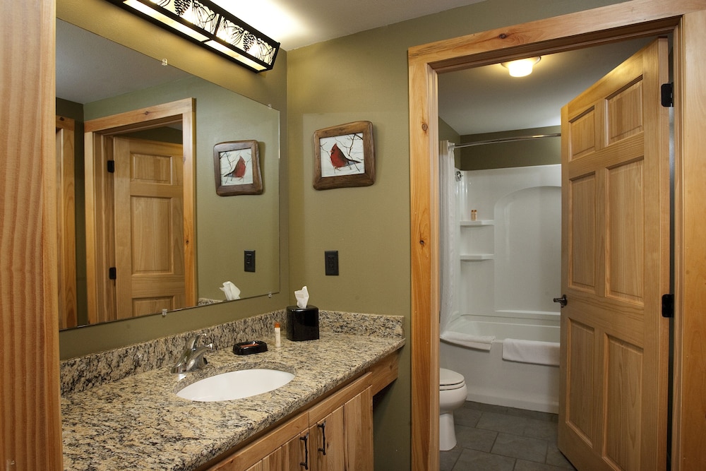 River Rock Suite (Waterpark Access Additional) - Photo 4