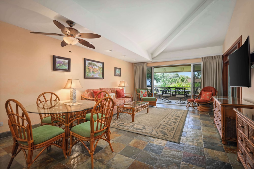 Premium Suite (1 Bedroom, Oceanside) - Photo 7