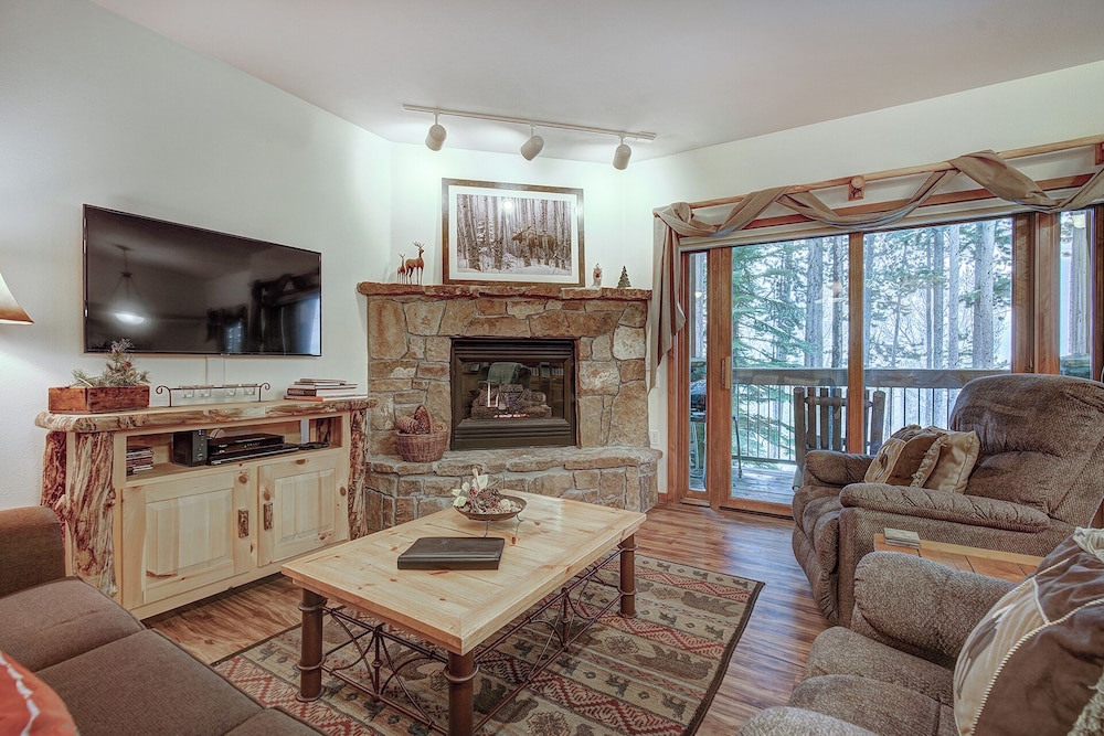 Premier Condo, 2 Bedrooms, Pool Access photo 1