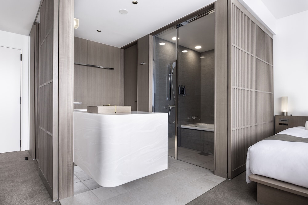 Deluxe King Room, Non smoking (with Lounge Access) - Photo 5