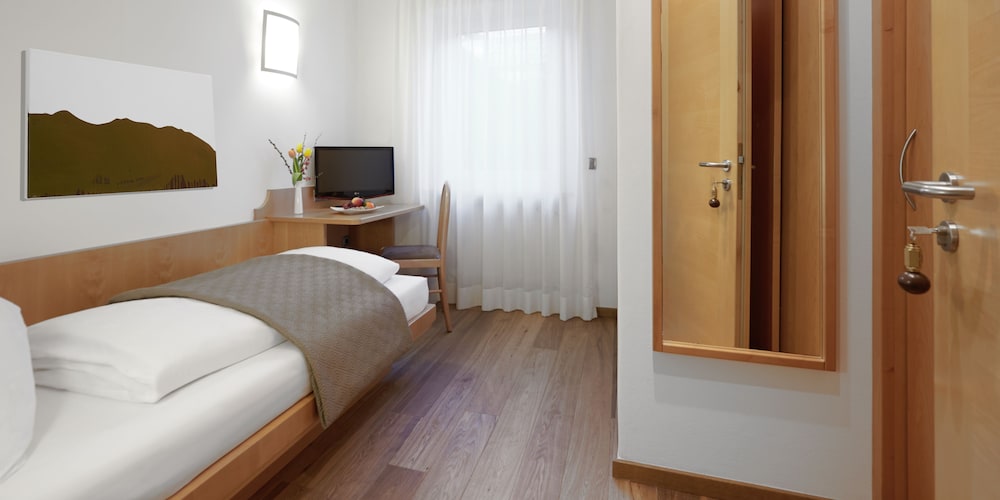 Basic Single Room photo 3