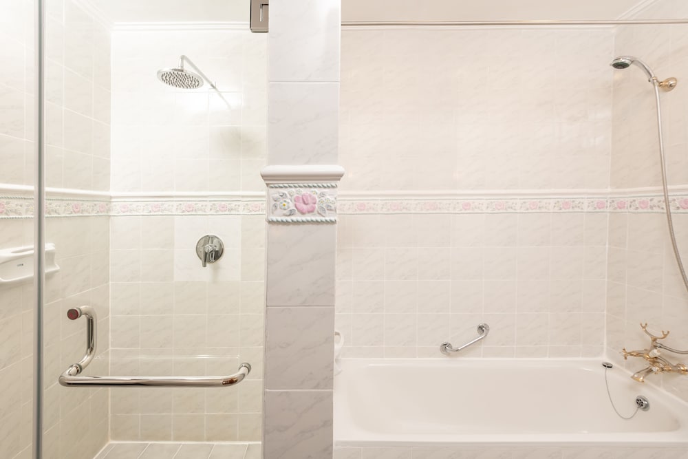 Deluxe Twin Room, 1 Bedroom, Accessible, Hill View photo 2