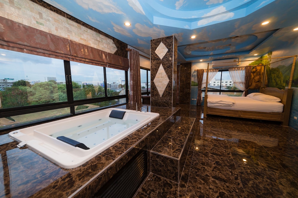 Honeymoon Studio Suite