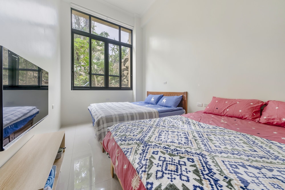 Quadruple room with shared bathroom photo 1