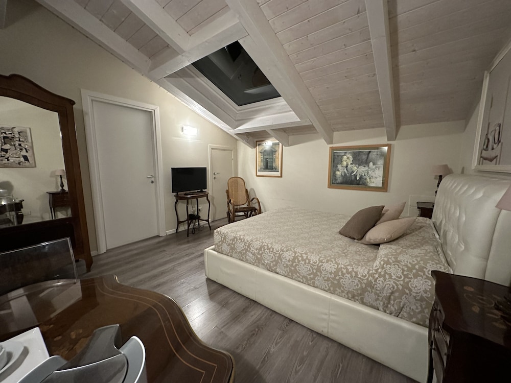 Deluxe Double Room photo 2