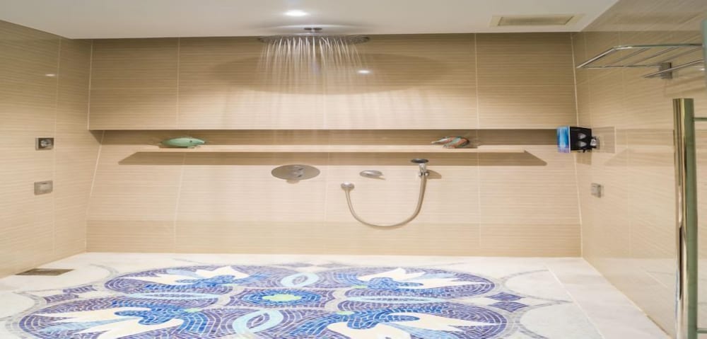 30 Minutes Shower Use Only (Includes Basic Toiletries) photo 1