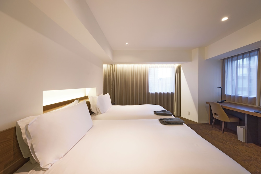 1 Bedroom Suite up to 6 Guests - Photo 2