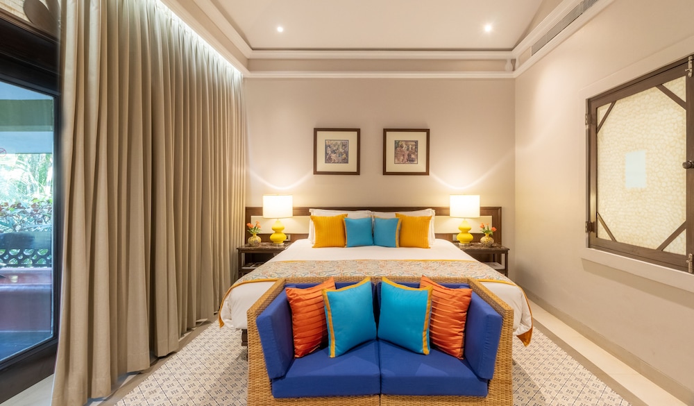 Superior Room, 1 King Bed, Balcony, Garden View - Photo 4