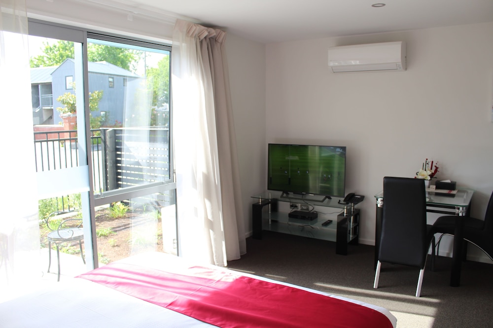 Luxury Studio, Garden View