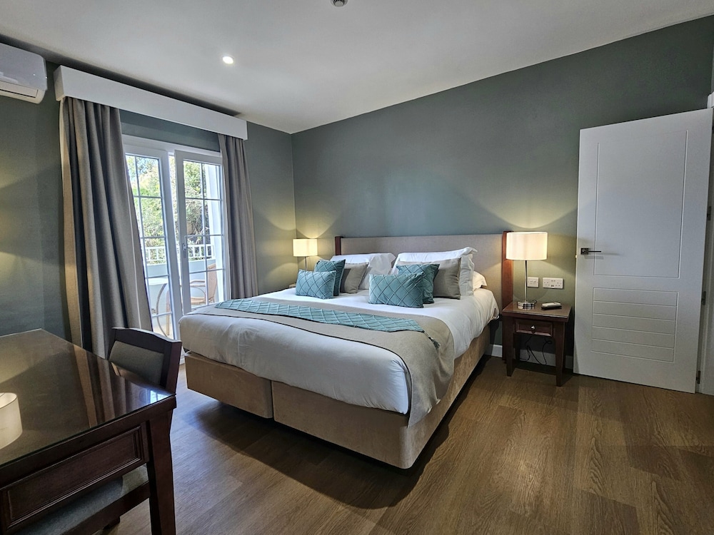Family Suite, 2 Bedrooms, Balcony, Partial Sea View photo 1