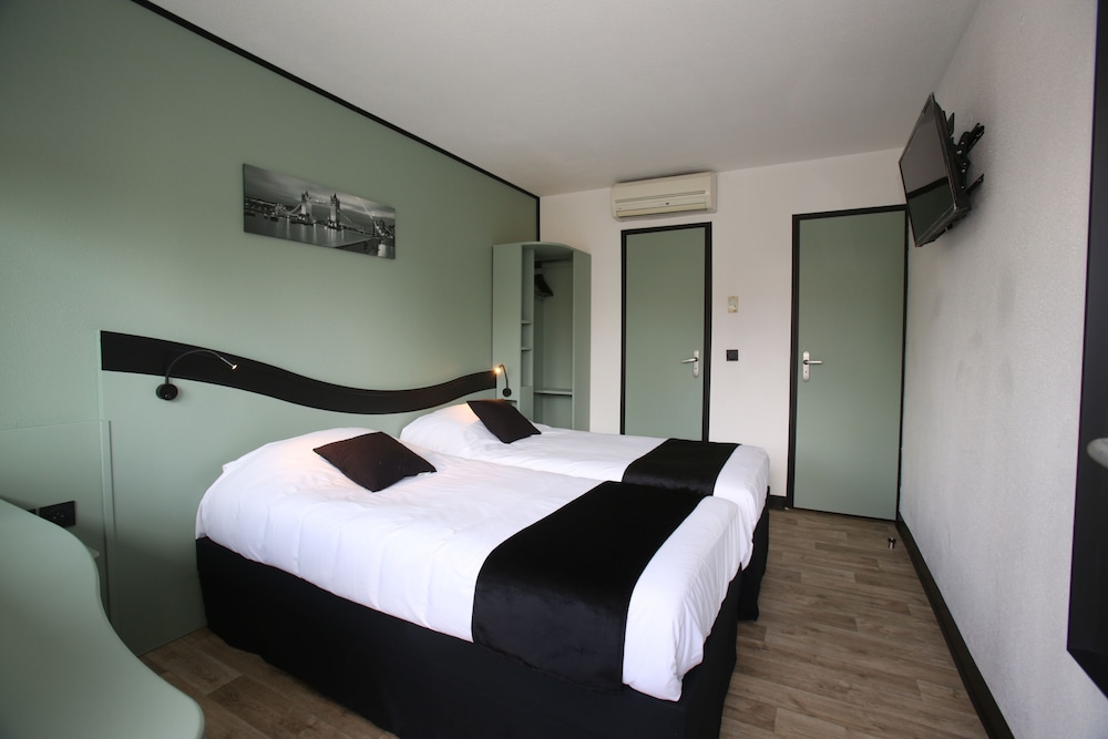 Standard Room, 2 Twin Beds - Photo 3