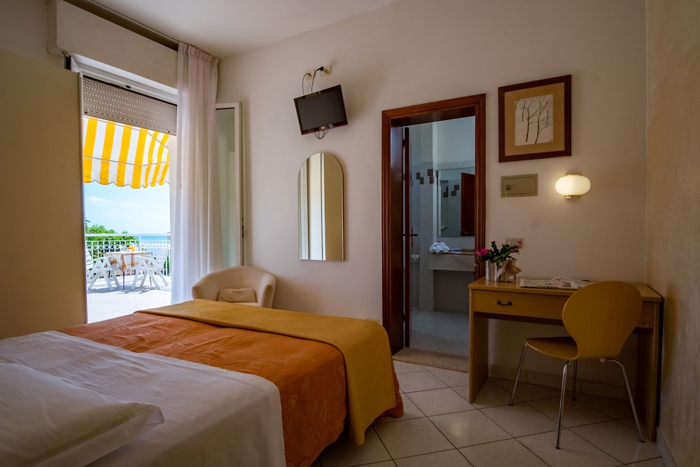 Deluxe Double Room, 1 Double Bed, Sea View photo 1