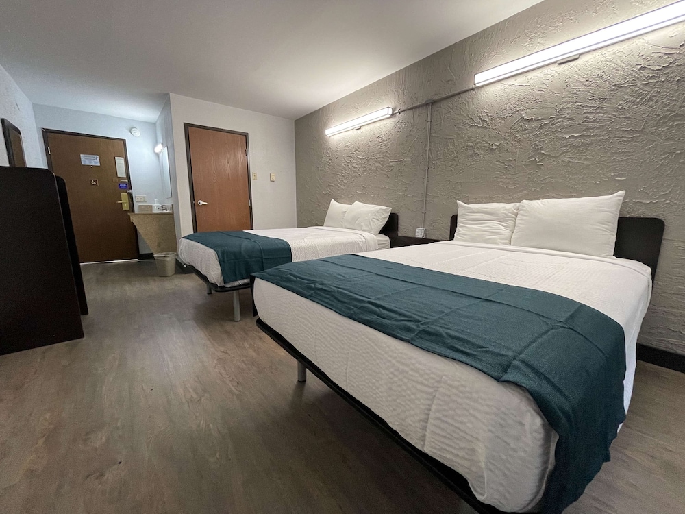 Standard Room, 2 Double Beds, Non Smoking photo 1