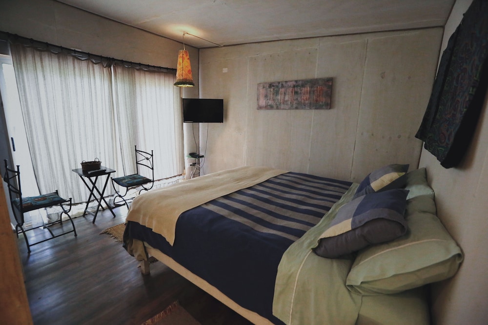 Comfort Cabin, 1 King Bed, Garden View photo 1