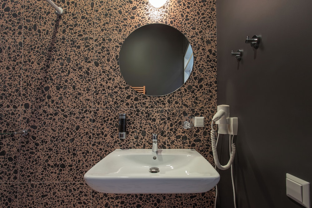 City Apartment - Photo 14