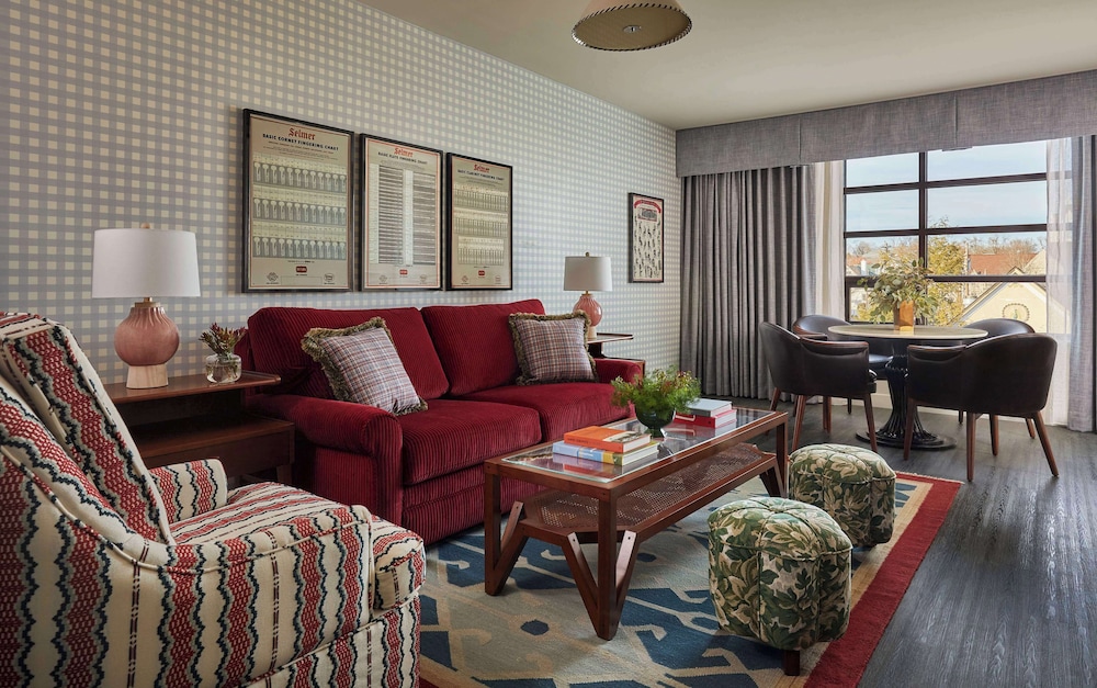 Junior Suite, 2 Queen Beds, Bathtub photo 3