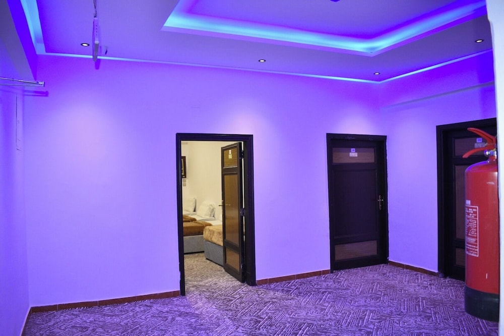 Family Room, City View photo 2
