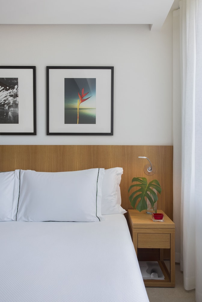 The Room, 1 Queen Bed, Partial Ocean View - Photo 3