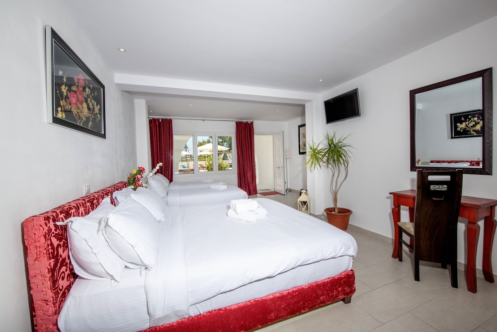 Family Suite, Patio, Pool View - Photo 6