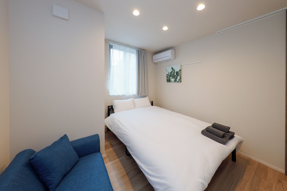 202, 302/Accommodates four-person, Non Smoking photo 1