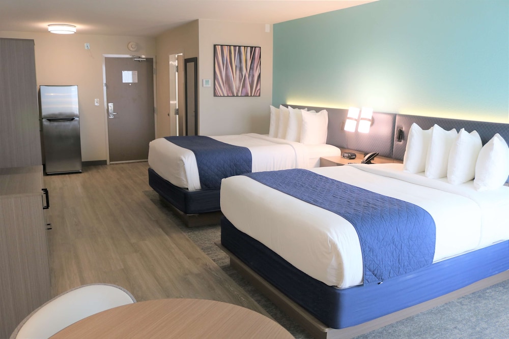 Standard Room, 2 Queen Beds, Refrigerator & Microwave, Ocean View - Photo 2