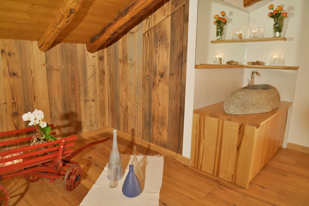 Superior Studio Suite, Accessible, Balcony photo 2