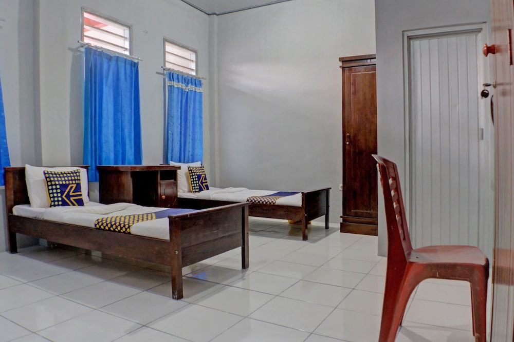 Basic Twin Room photo 2