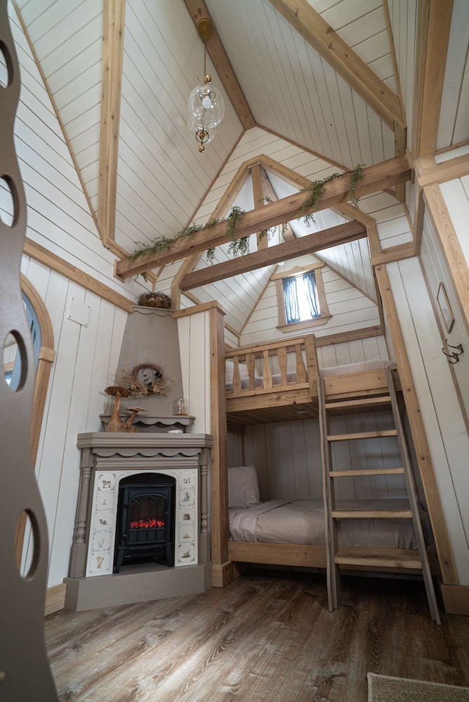 Snow White's Cottage photo 1