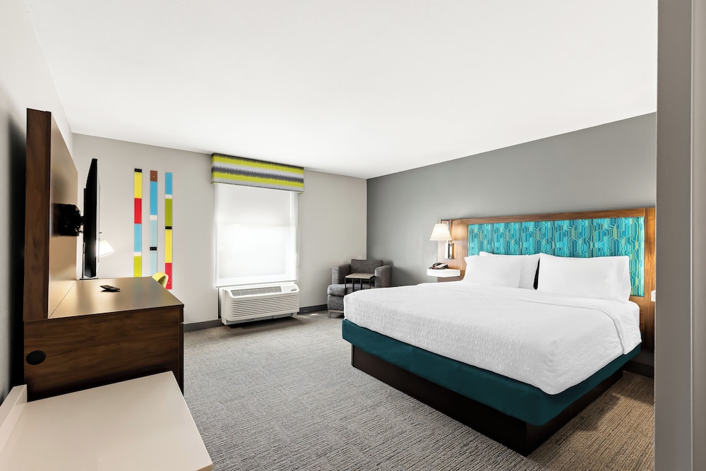 one king bed room - Photo 1