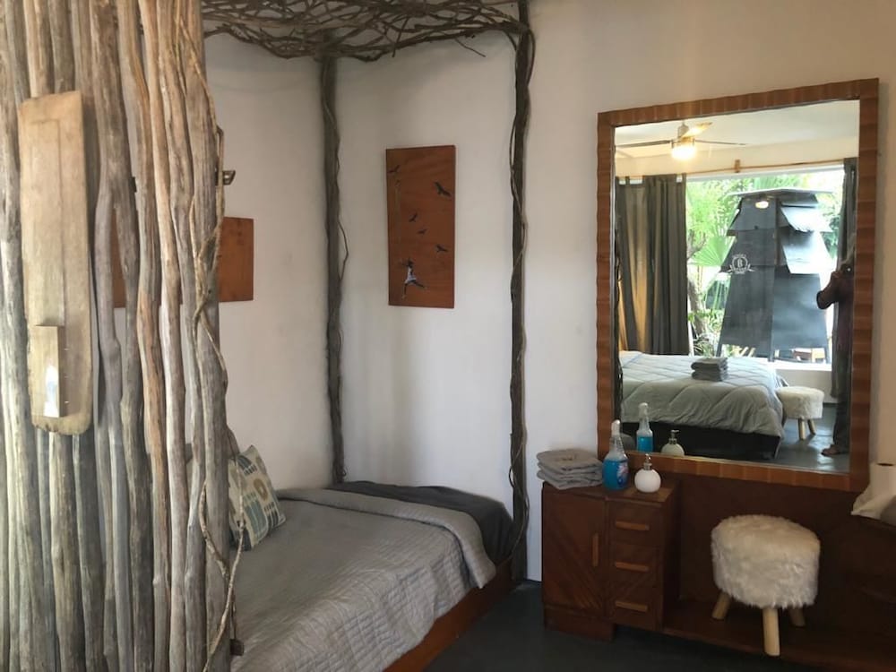 Deluxe Double Room, 1 King Bed, Poolside