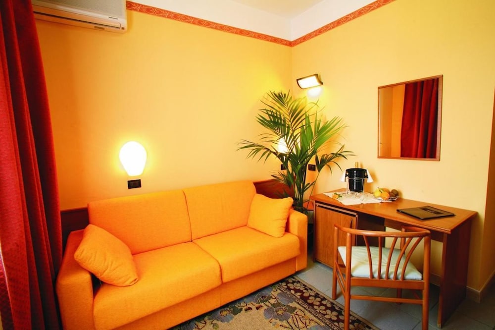 Standard Double or Twin Room photo 2