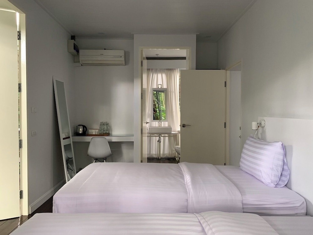Standard Twin Room, 2 Twin Beds, Connecting Rooms, Garden View photo 2