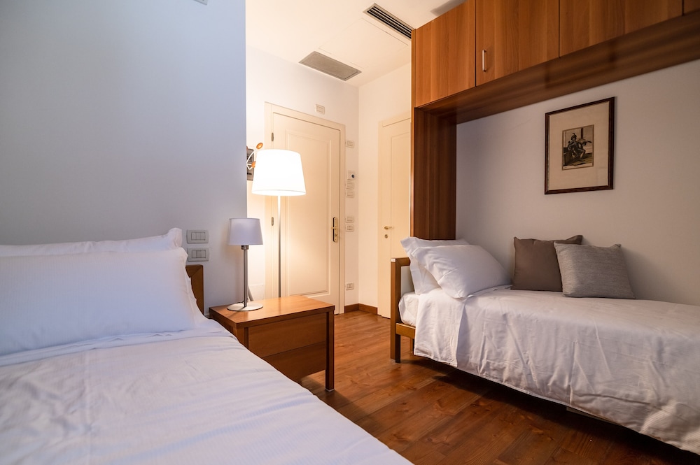 Standard Double Room, 2 Twin Beds photo 1