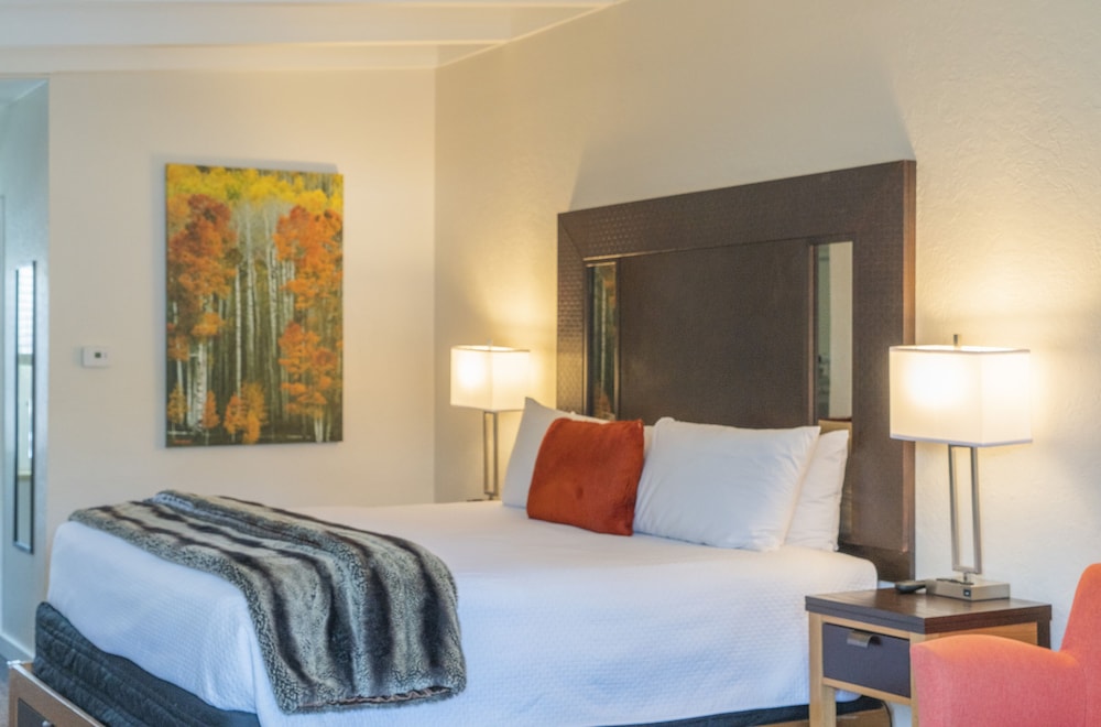 Deluxe Room, 1 King Bed, Non Smoking, River View