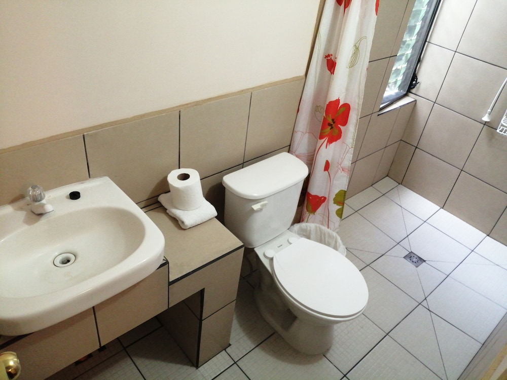 Economy Quadruple Room, 2 Double Beds, Non Smoking, Private Bathroom photo 2