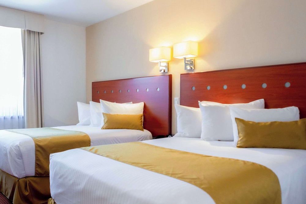 Standard Room, 2 Double Beds, Non Smoking - Photo 2