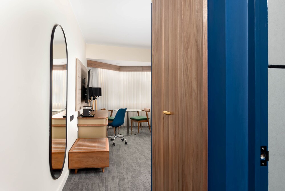 Room, 2 Queen Beds, City View - Photo 2