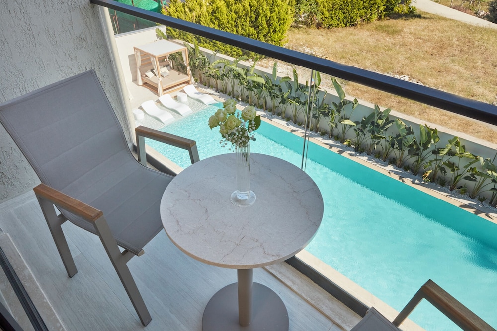 Superior Double Room, Balcony, Pool View photo 2